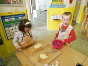 Pečeme koláče ve školce